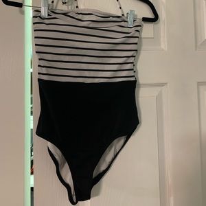 Victoria’s Secret Black and White color block swim
